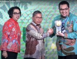 Kementerian Lingkungan Hidup dan Kehutanan (KLHK) RI memberikan penghargaan Adipura 2023 pada Pj. Bupati Pargi Moutong