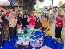 PMI Parigi Moutong Salurkan Bantuan bagi Korban Kebakaran Asrama Pemda di Palu