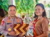 Kapolda Sulteng Serahkan Hadiah Lomba Pidato dan PBB Pelajar di Poso