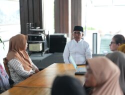Temui Warga Tanjung Sari, Gubernur Anwar Hafid Siap Koordinasi ke MA dan Kementerian Hukum