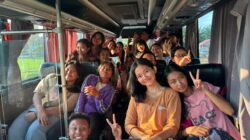 Bus Brimob Sulteng Antar Siswa SMADANI Ikuti Tirta Yatra ke Pura Agung Wisnu Murti