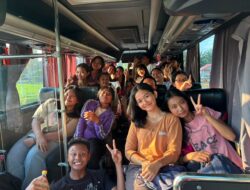 Bus Brimob Sulteng Antar Siswa SMADANI Ikuti Tirta Yatra ke Pura Agung Wisnu Murti