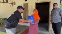 Setahun Lebih Mengetuk Pintu, Komunitas Jumat Berbagi Konsisten Salurkan Paket untuk Warga
