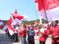 Semarak HUT ke-81 RI, Pemkab Parimo Mulai Gerakan Pembagian Bendera Merah Putih