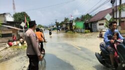 Sungai Meluap, Jalan Trans Sulawesi dan Permukiman Warga di Sendana Tergenang