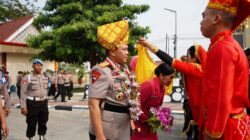 Mengawali Tugas di Bumi Tadulako, Irjen Rizal Irawan Disambut Adat Kaili