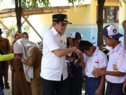 Bupati Erwin Burase Evaluasi Papan Interaktif Digital di SMP Satap 2 Mepanga