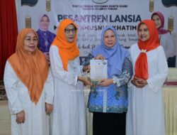 Wagub Reny Ajak Lansia di Sulteng Jaga Kesehatan dan Perkuat Keimanan